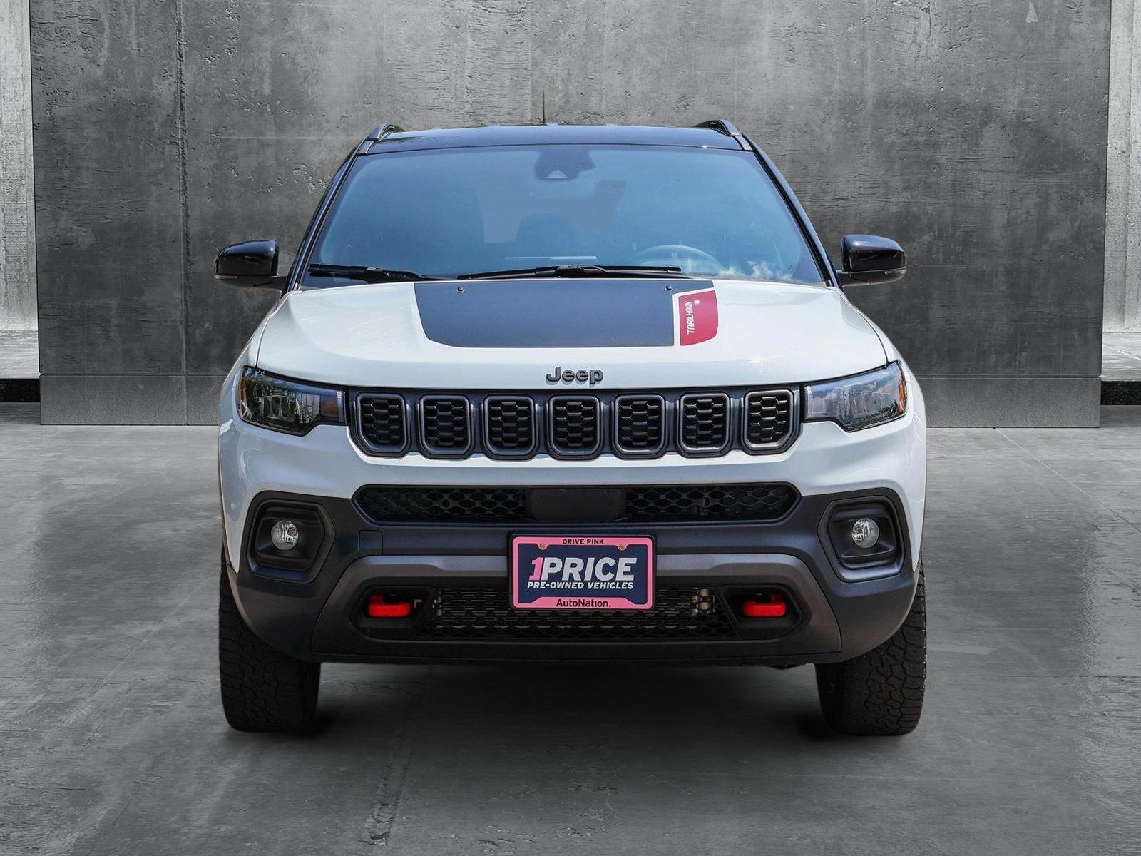 2024 Jeep Compass Trailhawk photo 2