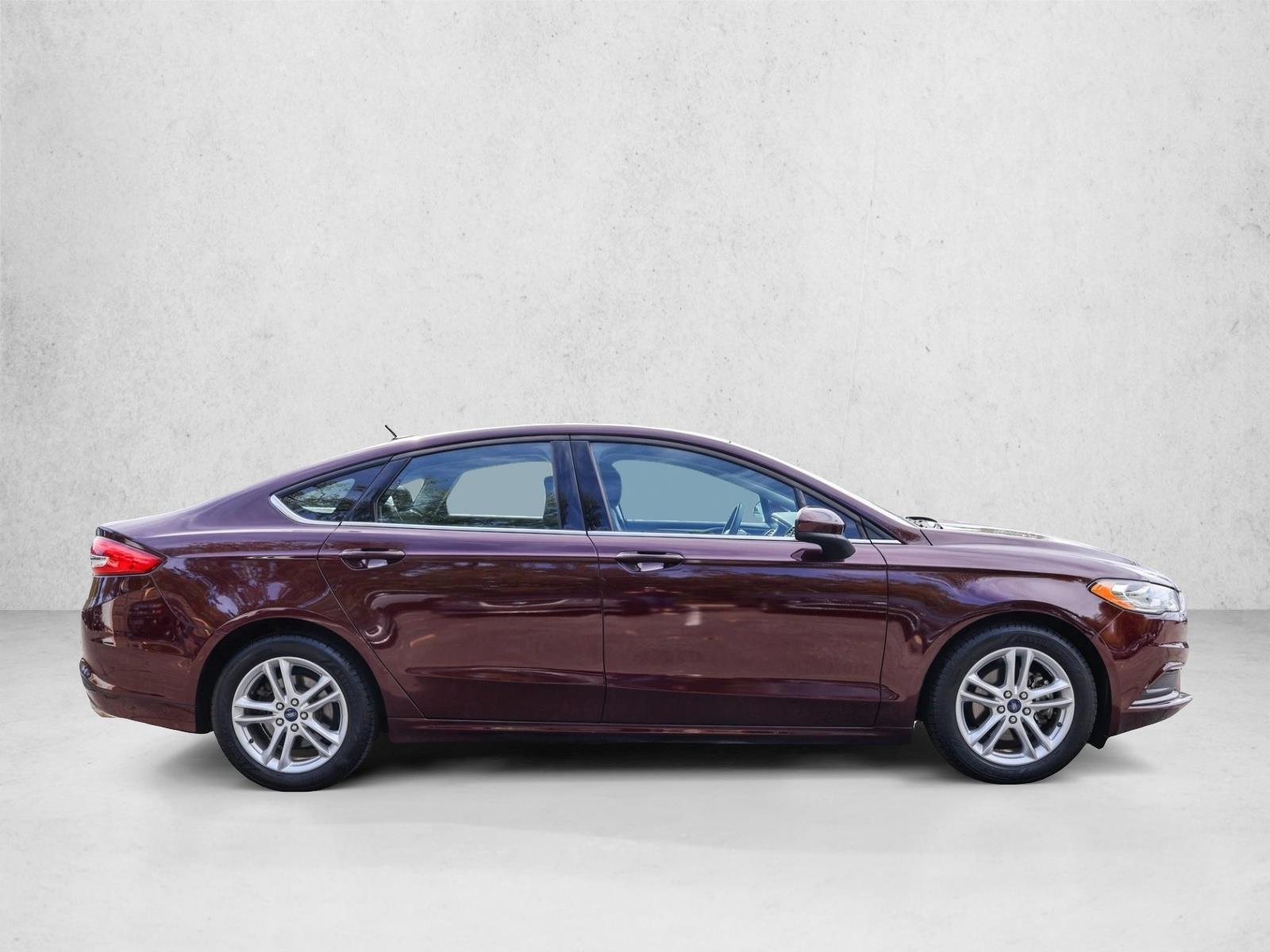 2018 Ford Fusion SE photo 4