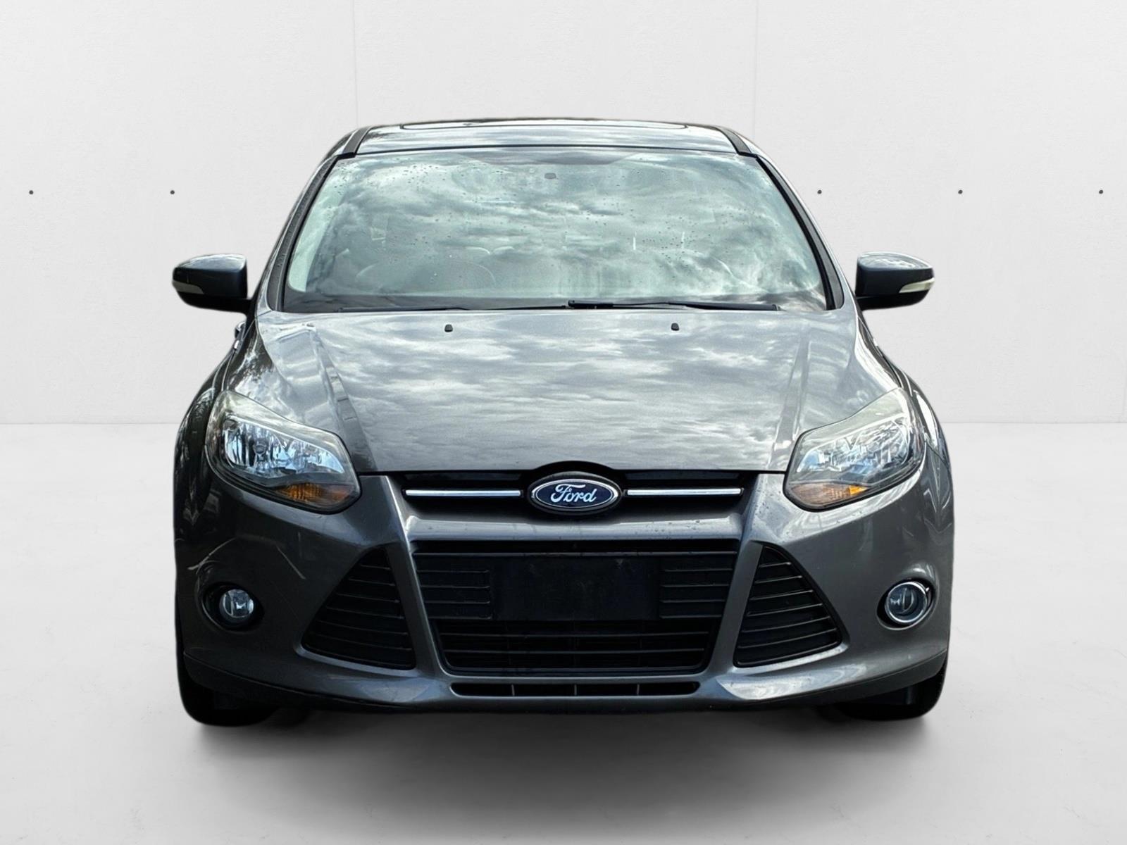 2014 Ford Focus Titanium photo 2