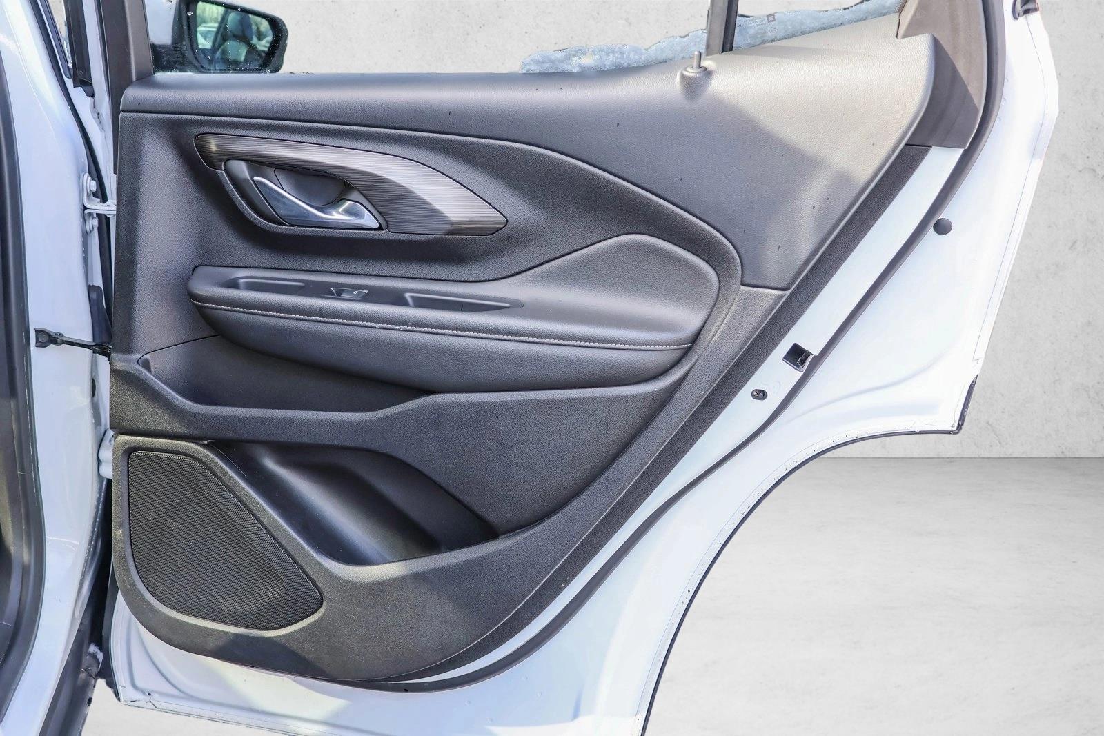 2023 GMC TERRAIN - Image 27