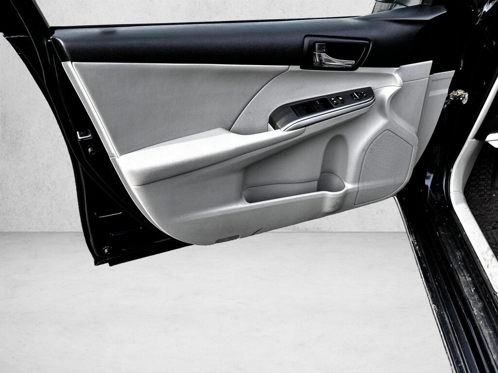 Used 2012 Toyota Camry Hybrid XLE Sedan