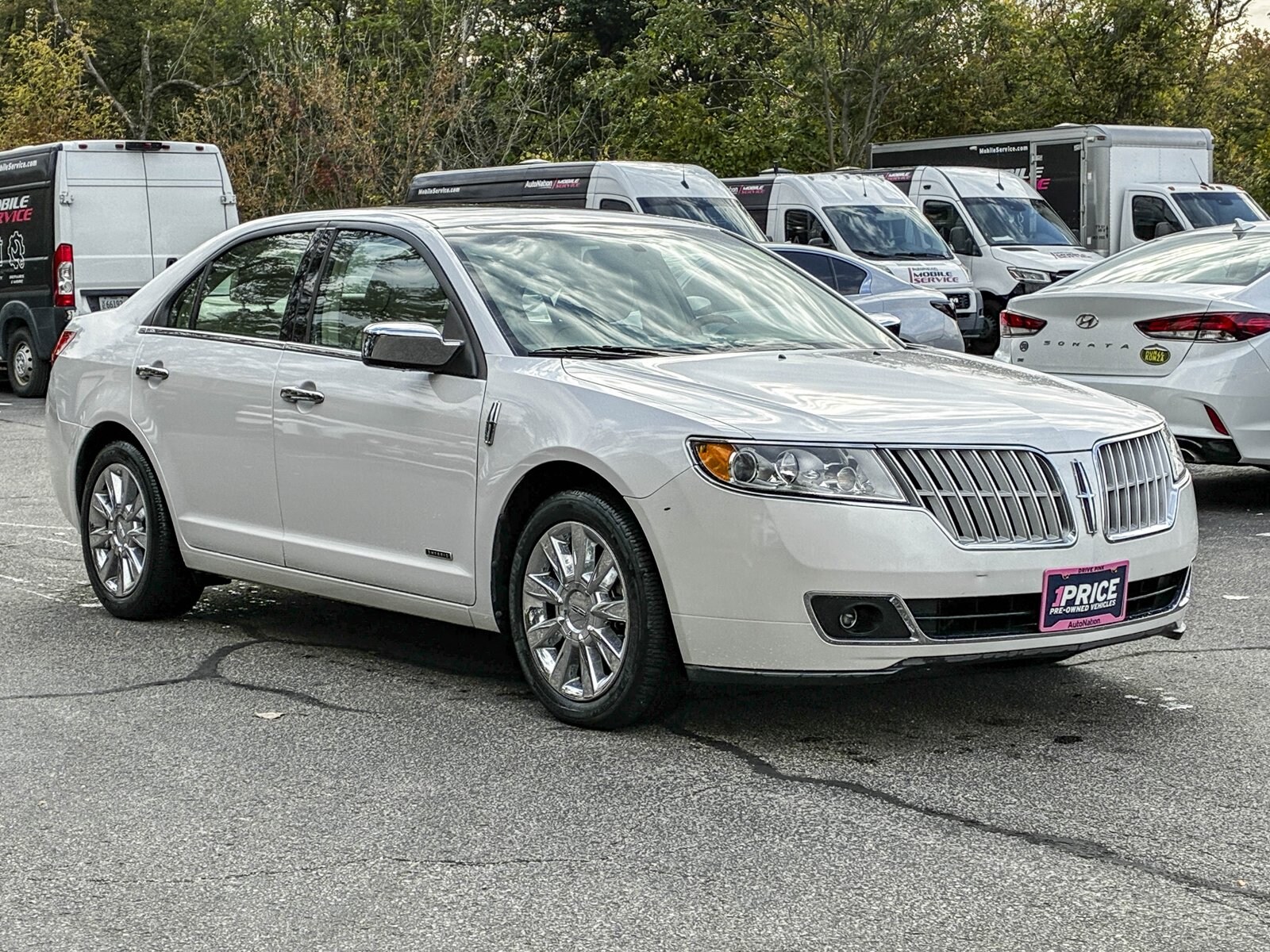 2011 Lincoln MKZ Hybrid Base photo 3