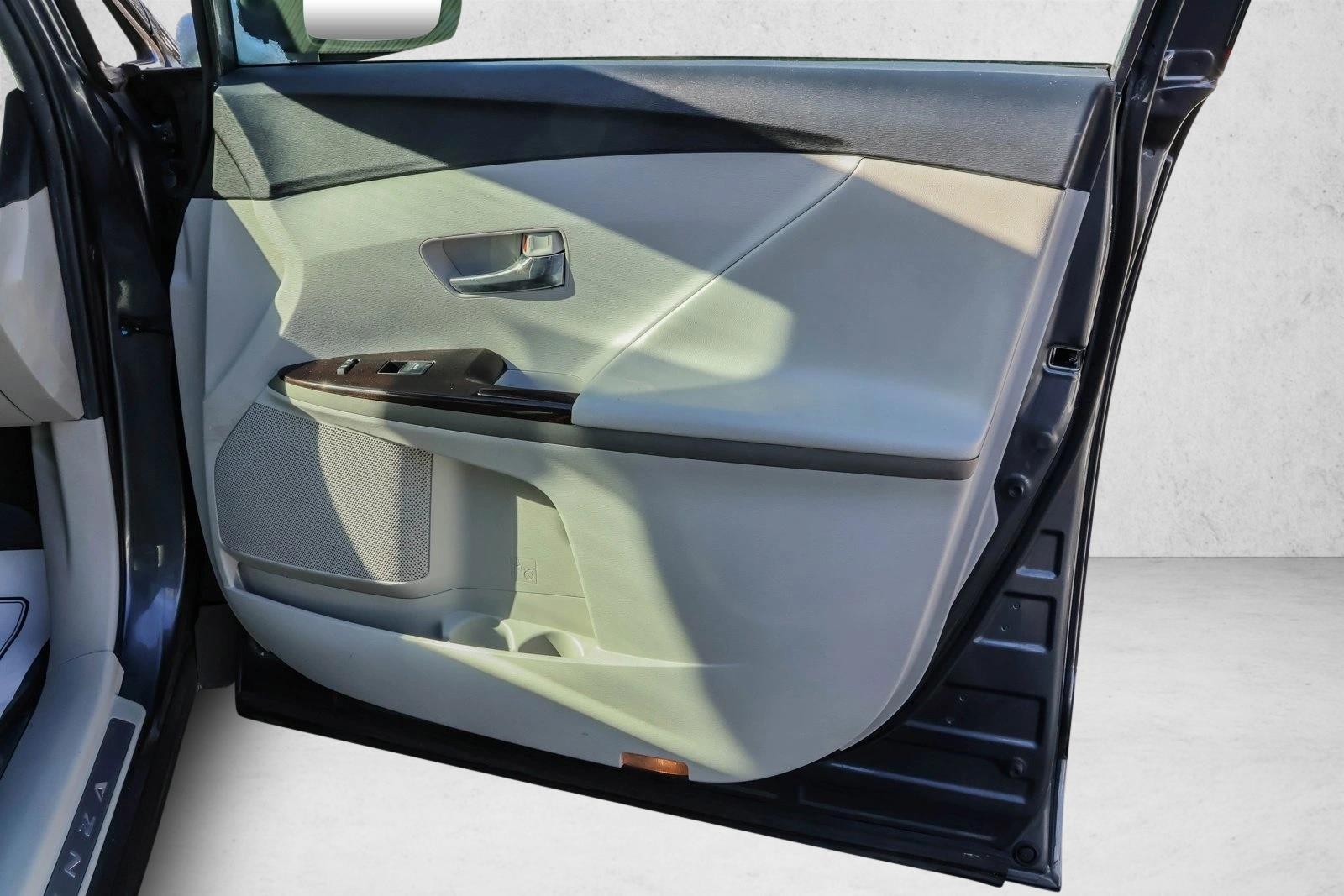 2011 TOYOTA VENZA - Image 29