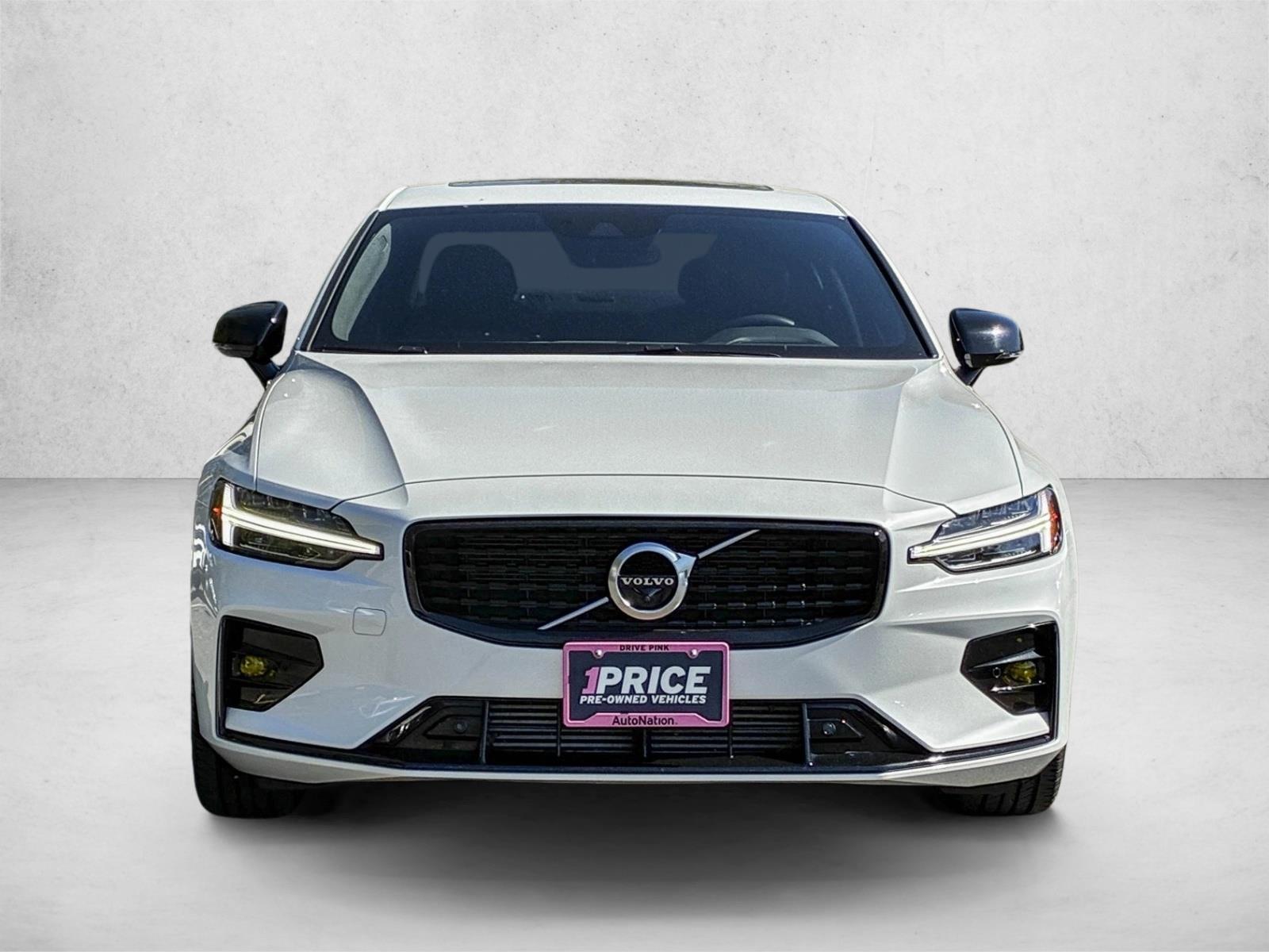 2021 Volvo S60 T6 R-Design photo 2