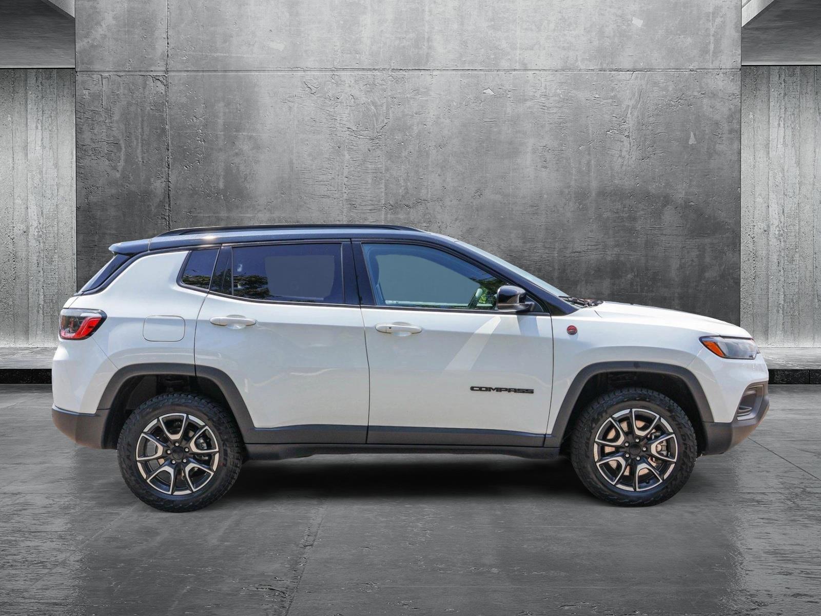 2024 Jeep Compass Trailhawk photo 4