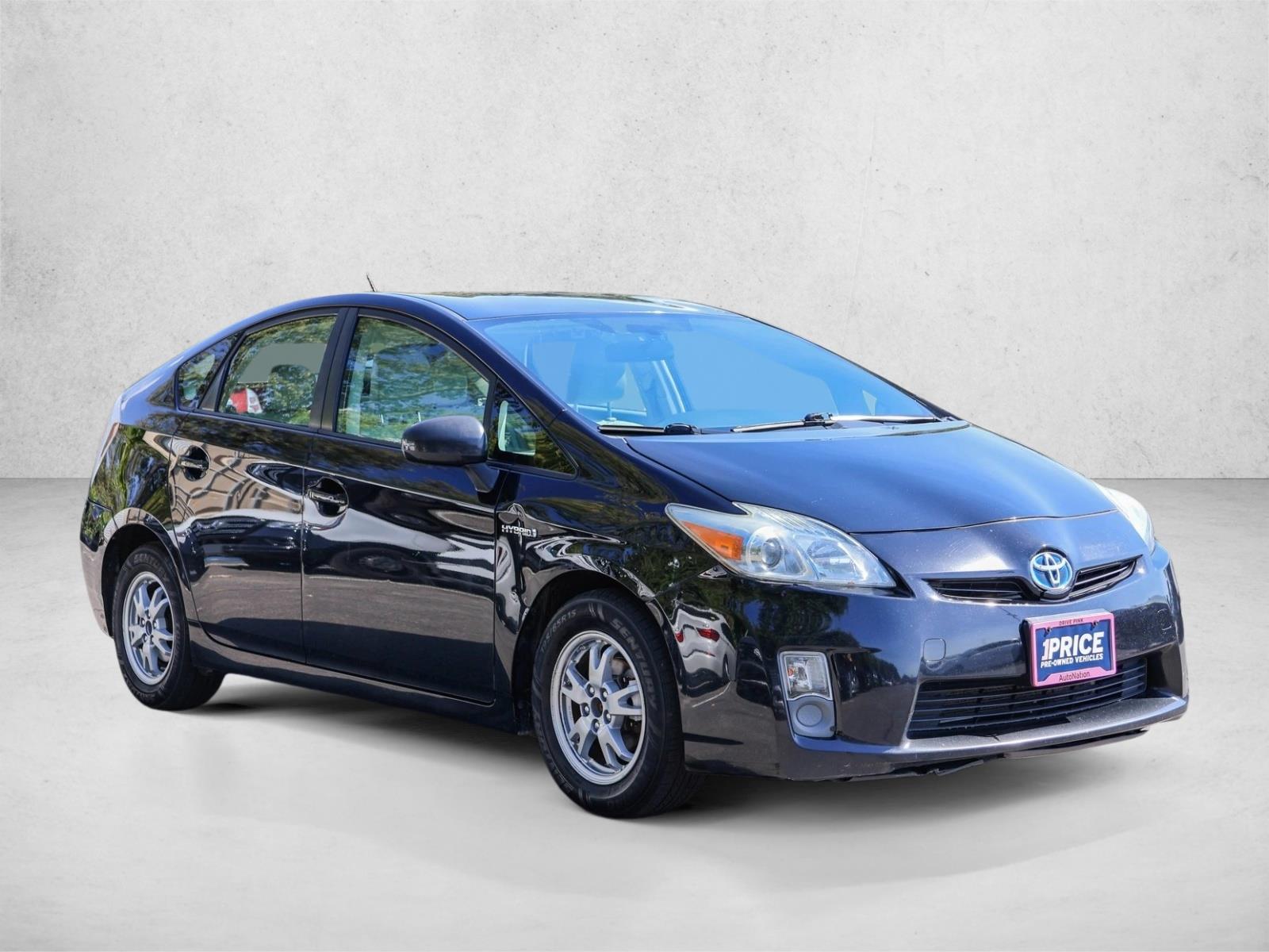 2011 Toyota Prius Two photo 2