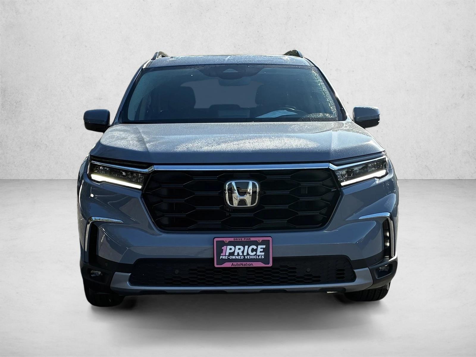 2025 Honda Pilot Touring photo 2