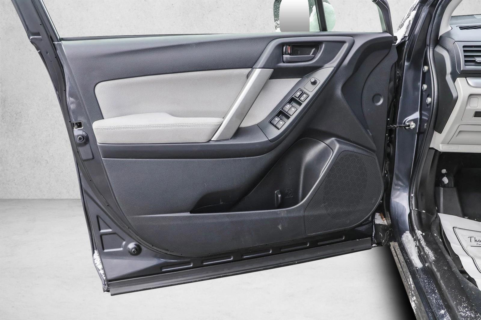 2015 SUBARU FORESTER - Image 12