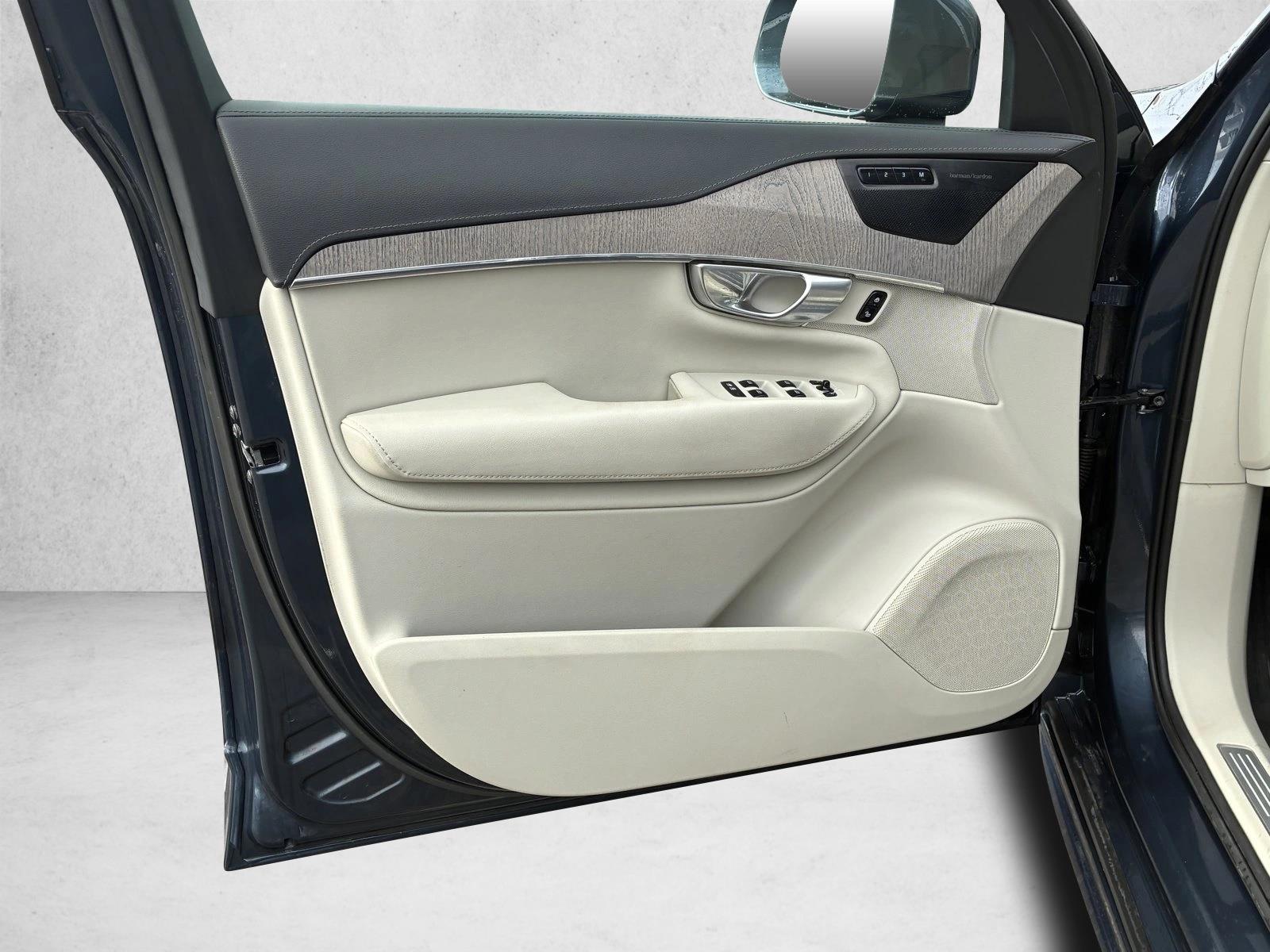 2023 VOLVO XC90 - Image 11