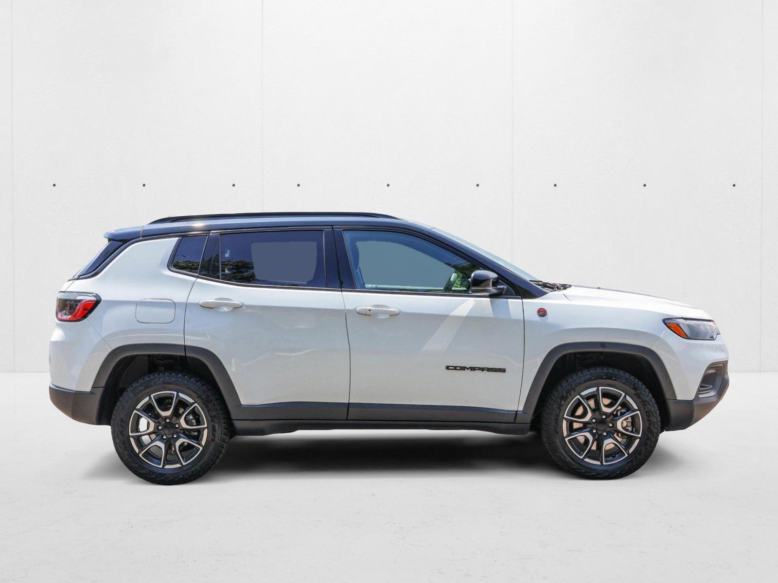 2024 Jeep Compass Trailhawk photo 4