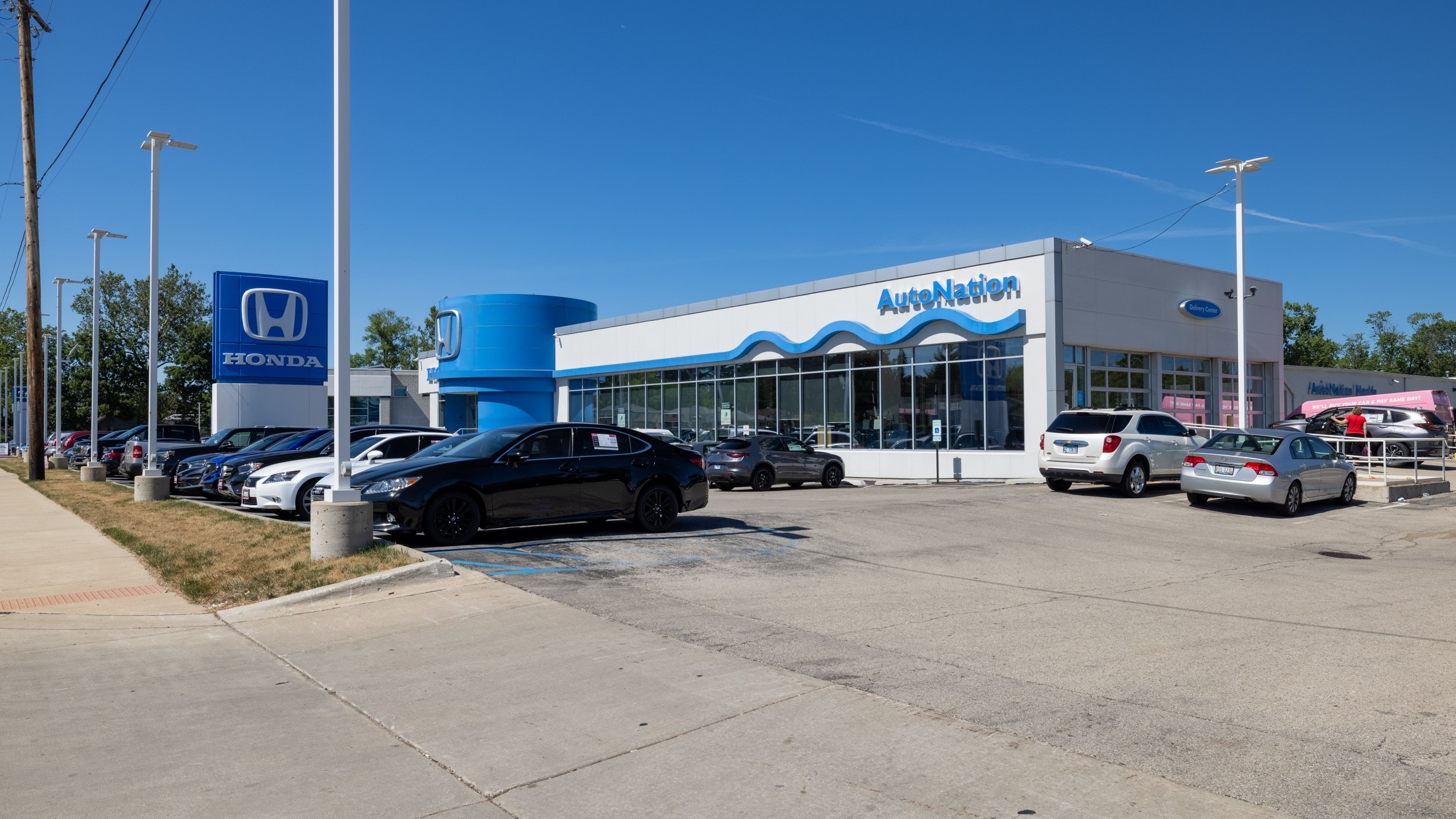 Exterior view of AutoNation Honda O'Hare