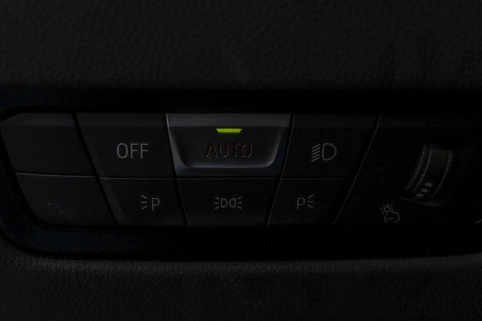 2023 BMW 330I - Image 13