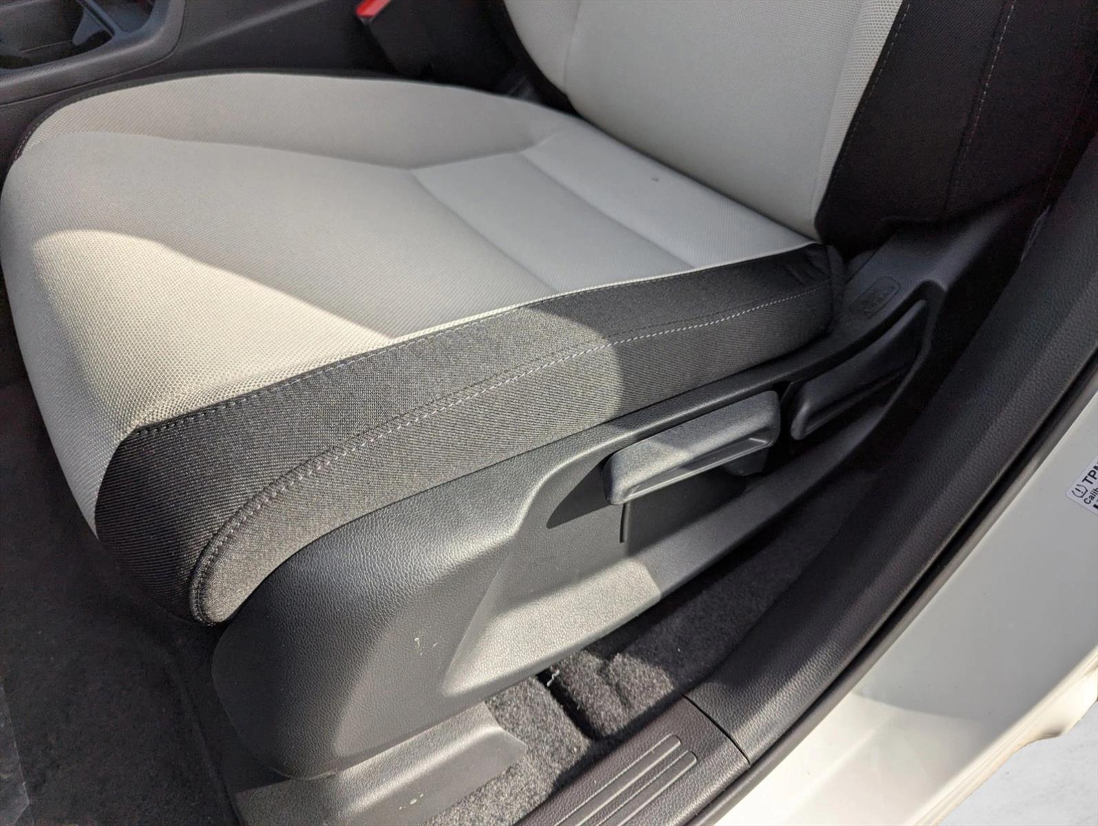 2025 Honda CR-V LX photo 4