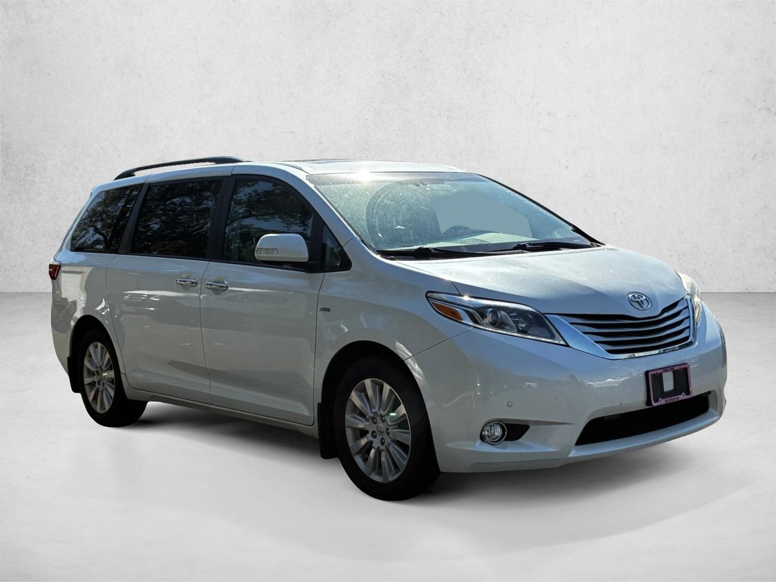 2016 Toyota Sienna Limited Premium photo 3