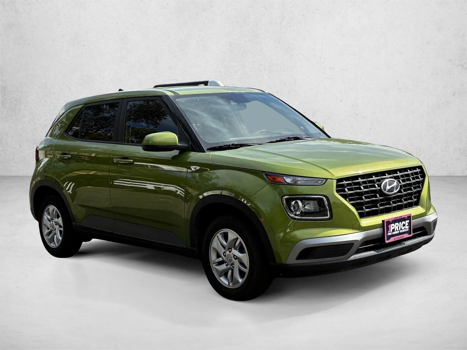 2022 Hyundai Venue SE photo 2