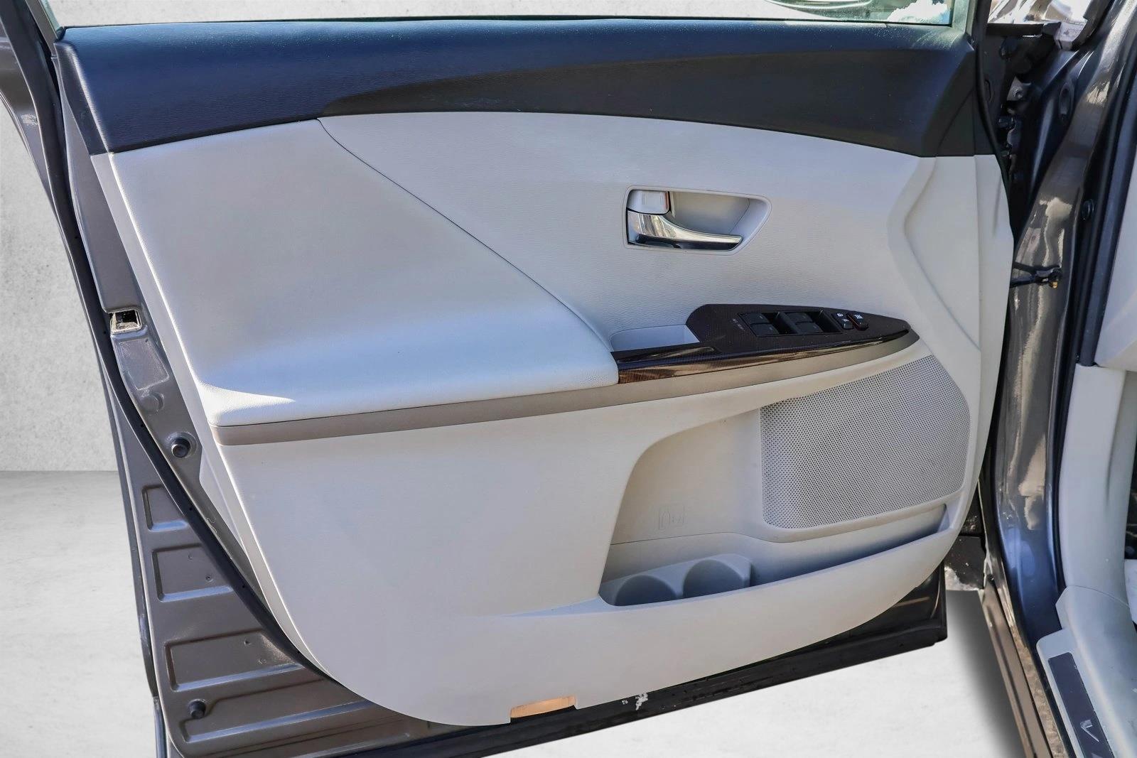 2011 TOYOTA VENZA - Image 12