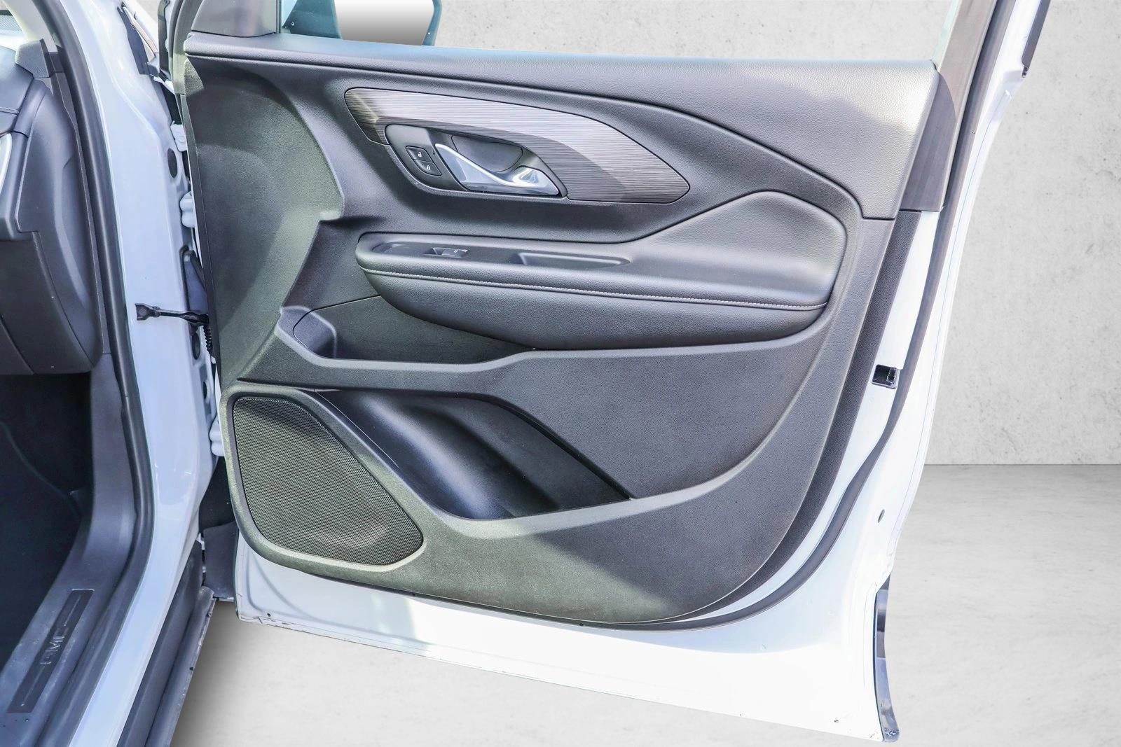 2023 GMC TERRAIN - Image 30