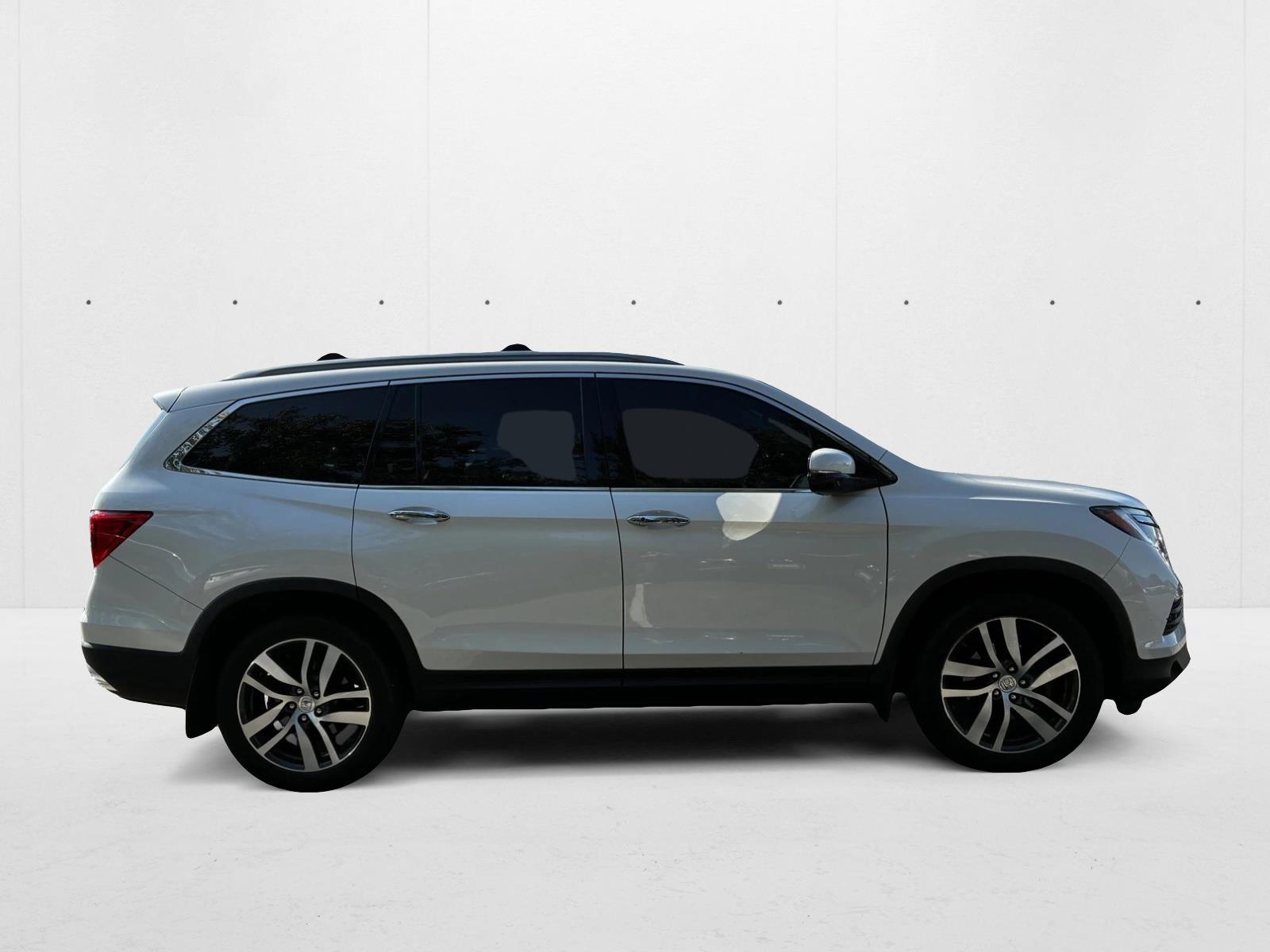 2017 Honda Pilot Elite photo 4