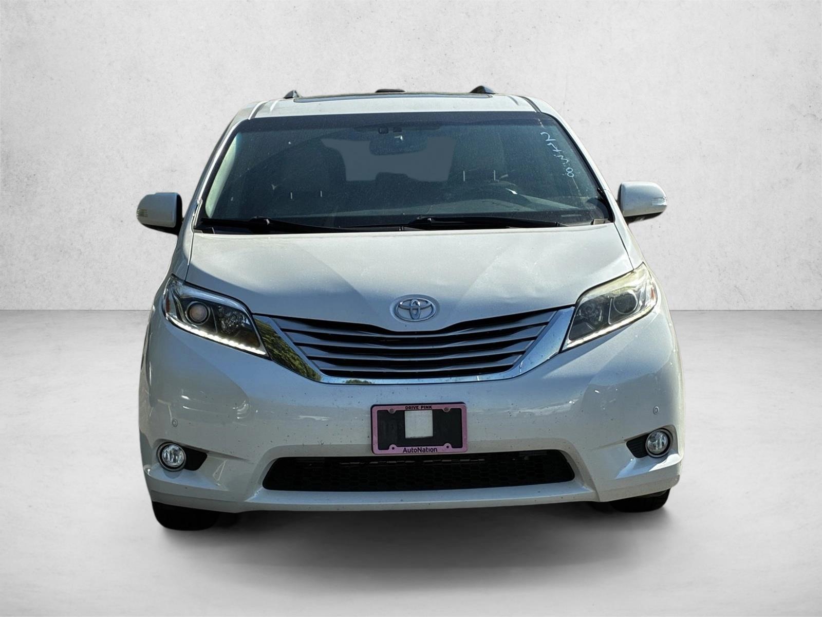 2016 Toyota Sienna Limited Premium photo 2