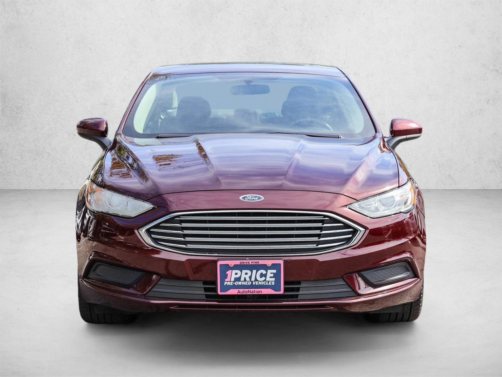 2018 Ford Fusion SE photo 2