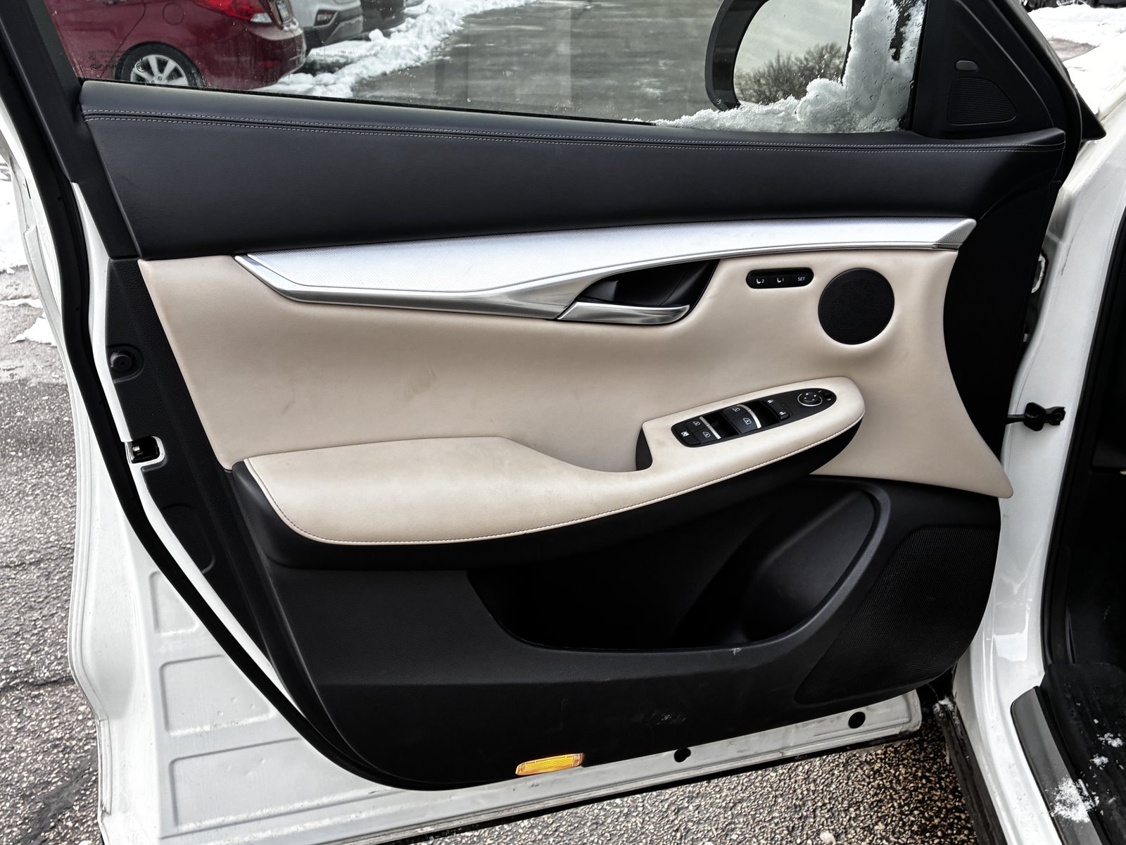 2021 INFINITI QX50 - Image 12