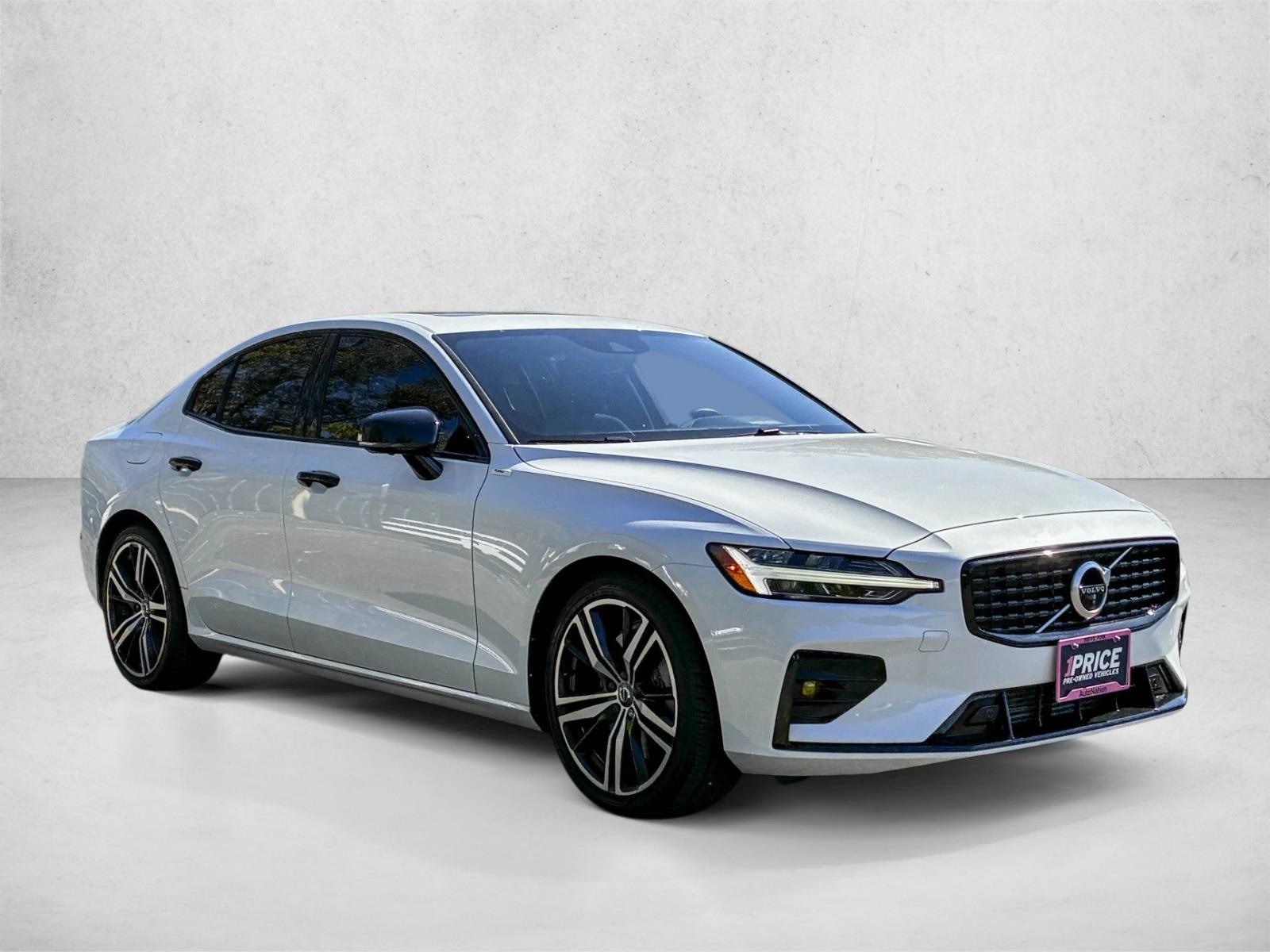 2021 Volvo S60 T6 R-Design photo 3
