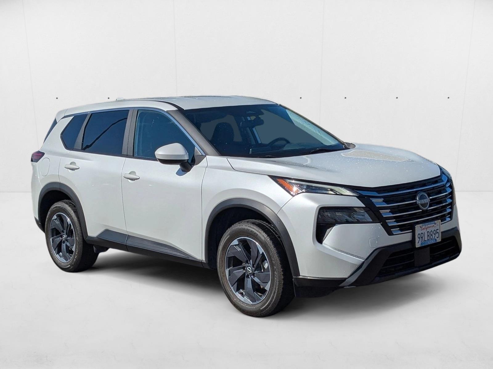 2024 Nissan Rogue SV photo 3