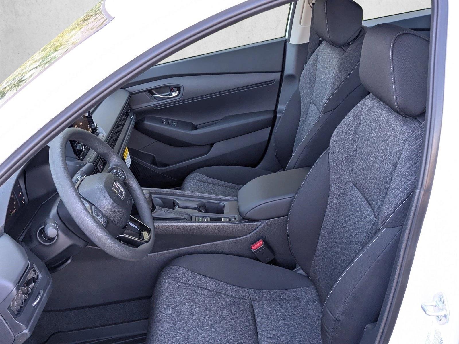 2025 Honda Accord LX photo 4