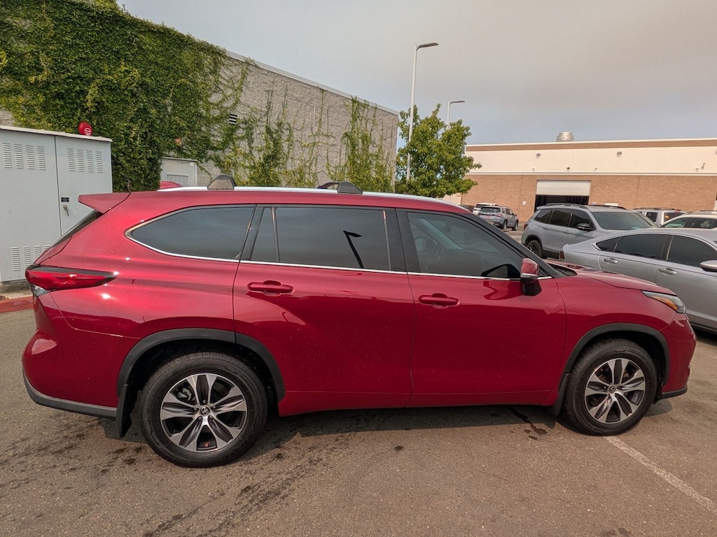 Used 2021 Toyota Highlander XLE SUV
