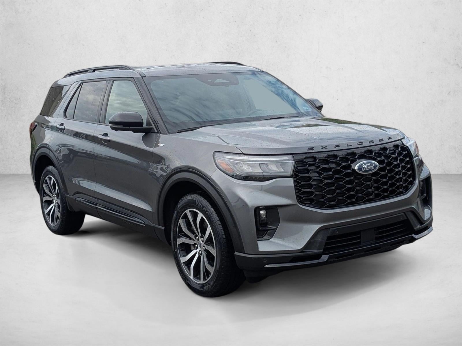 2025 Ford Explorer ST-Line photo 2