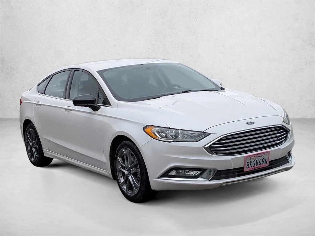 Used 2017 Ford Fusion SE Sedan