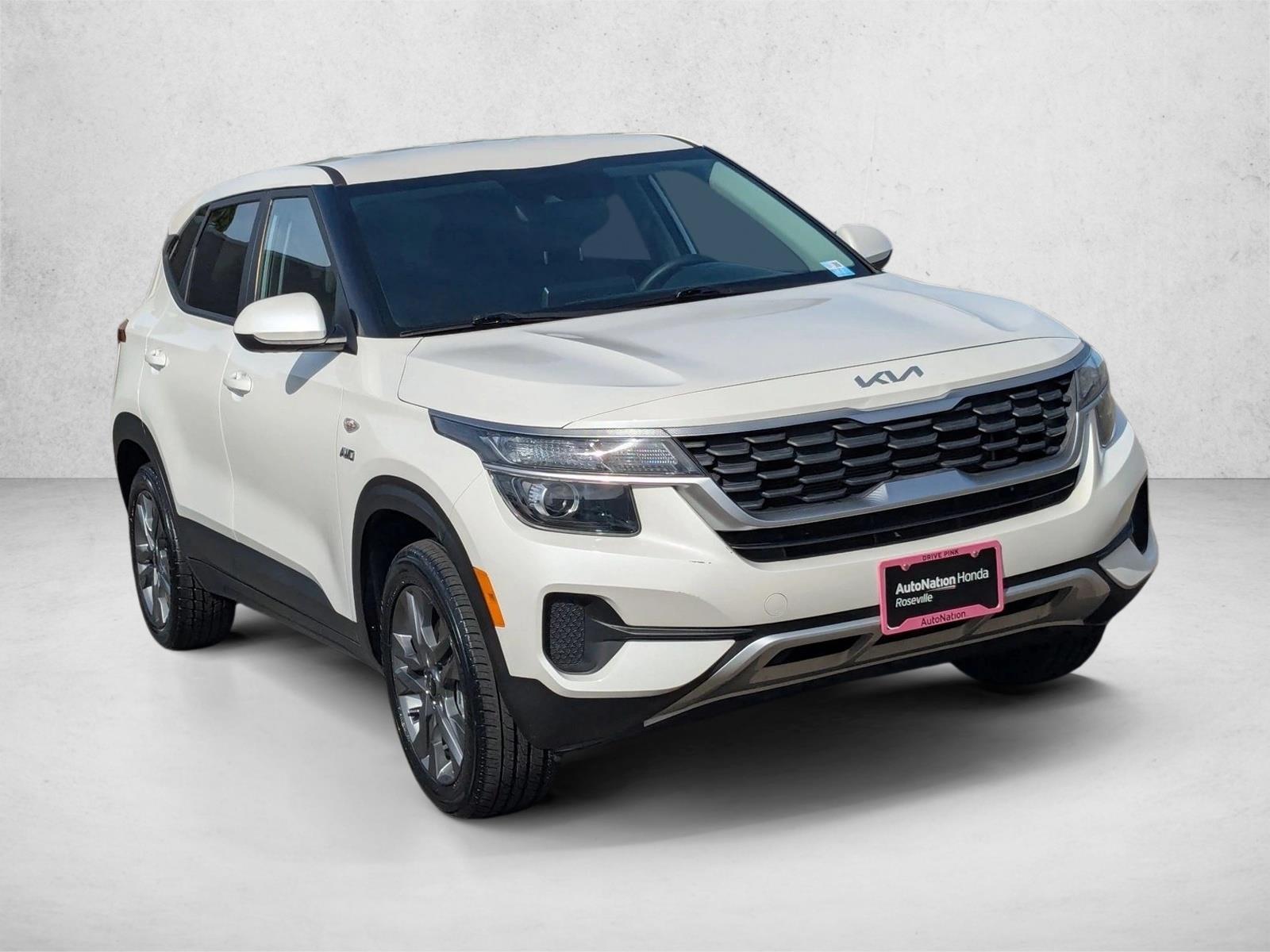 2022 Kia Seltos LX photo 3