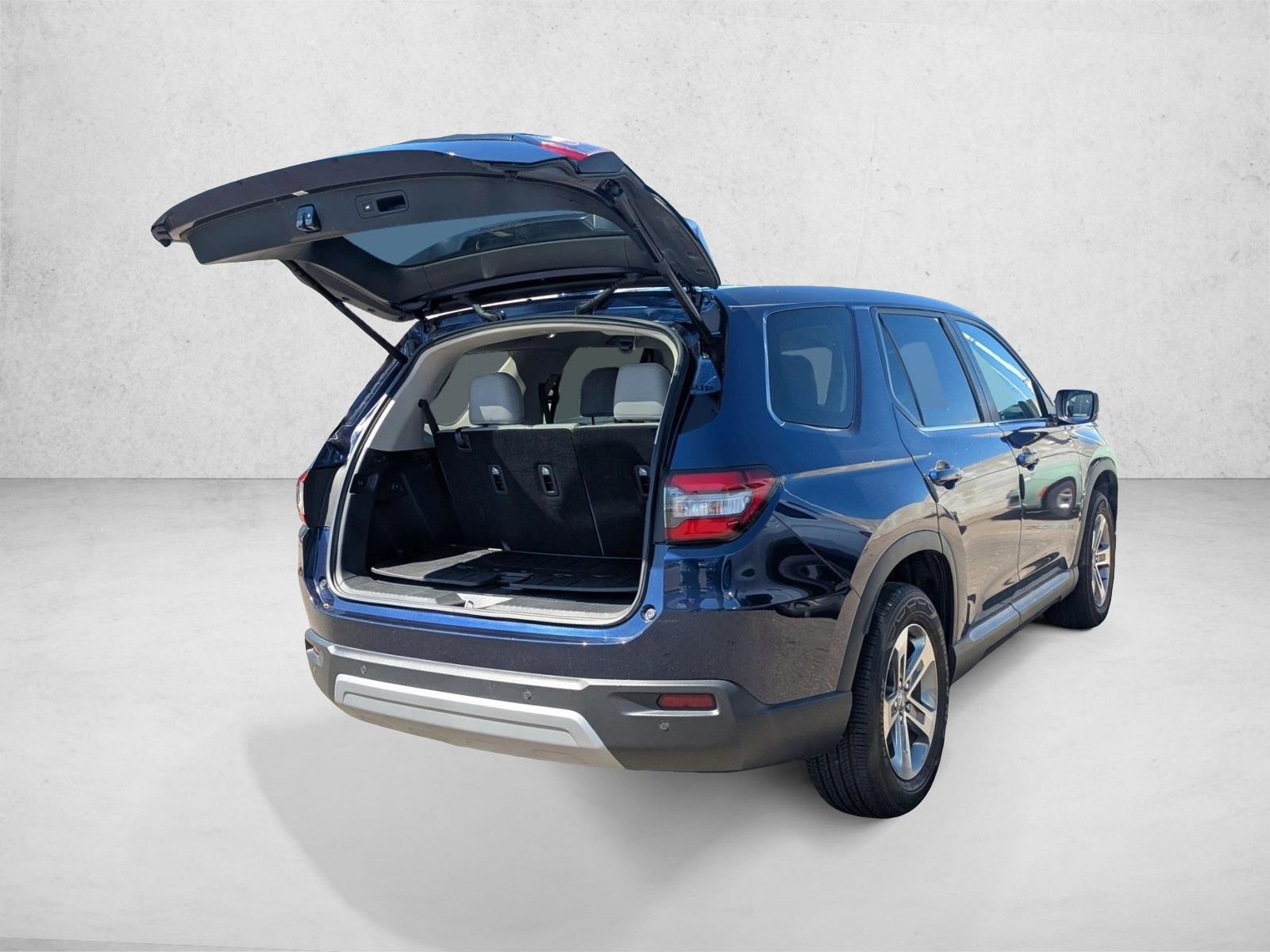 2024 Honda Pilot EX-L 7 Passenger photo 5