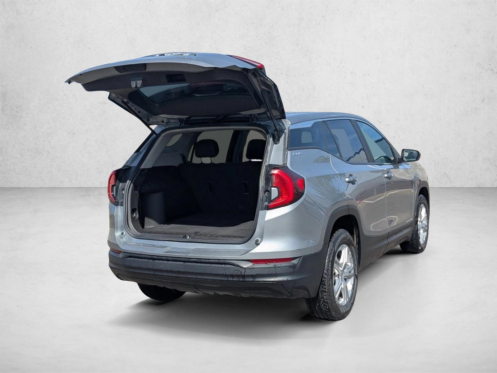 2024 GMC Terrain SLE photo 6