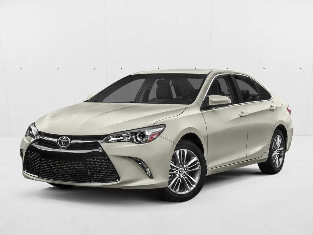Used 2016 Toyota Camry SE Sedan