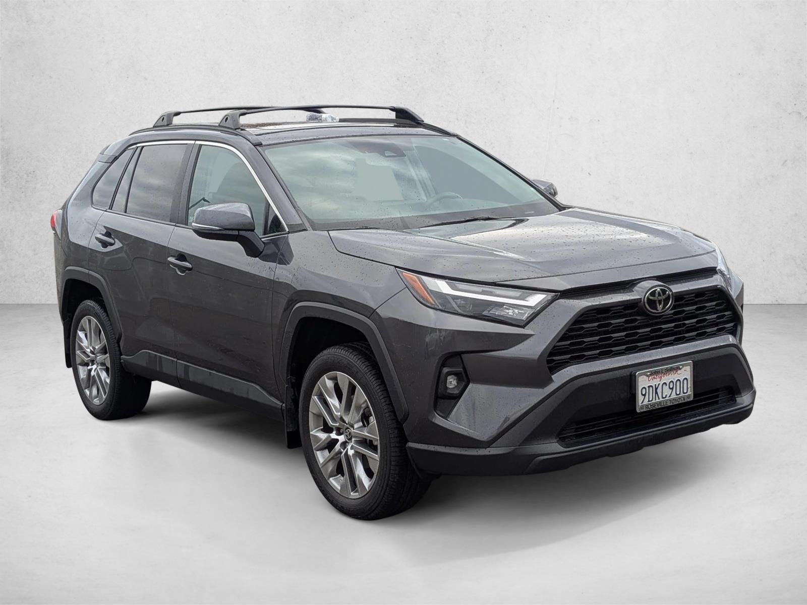 2022 Toyota RAV4 XLE Premium photo 3