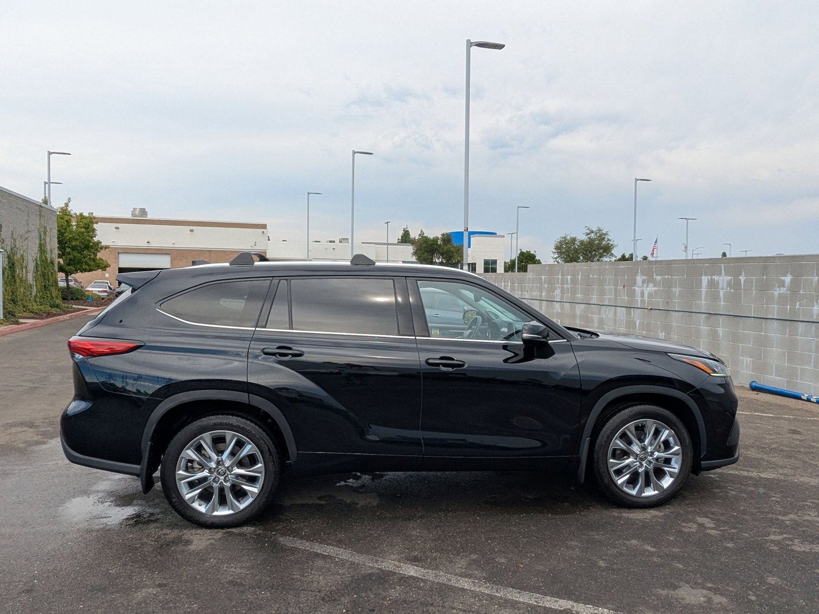 2021 Toyota Highlander Limited photo 4