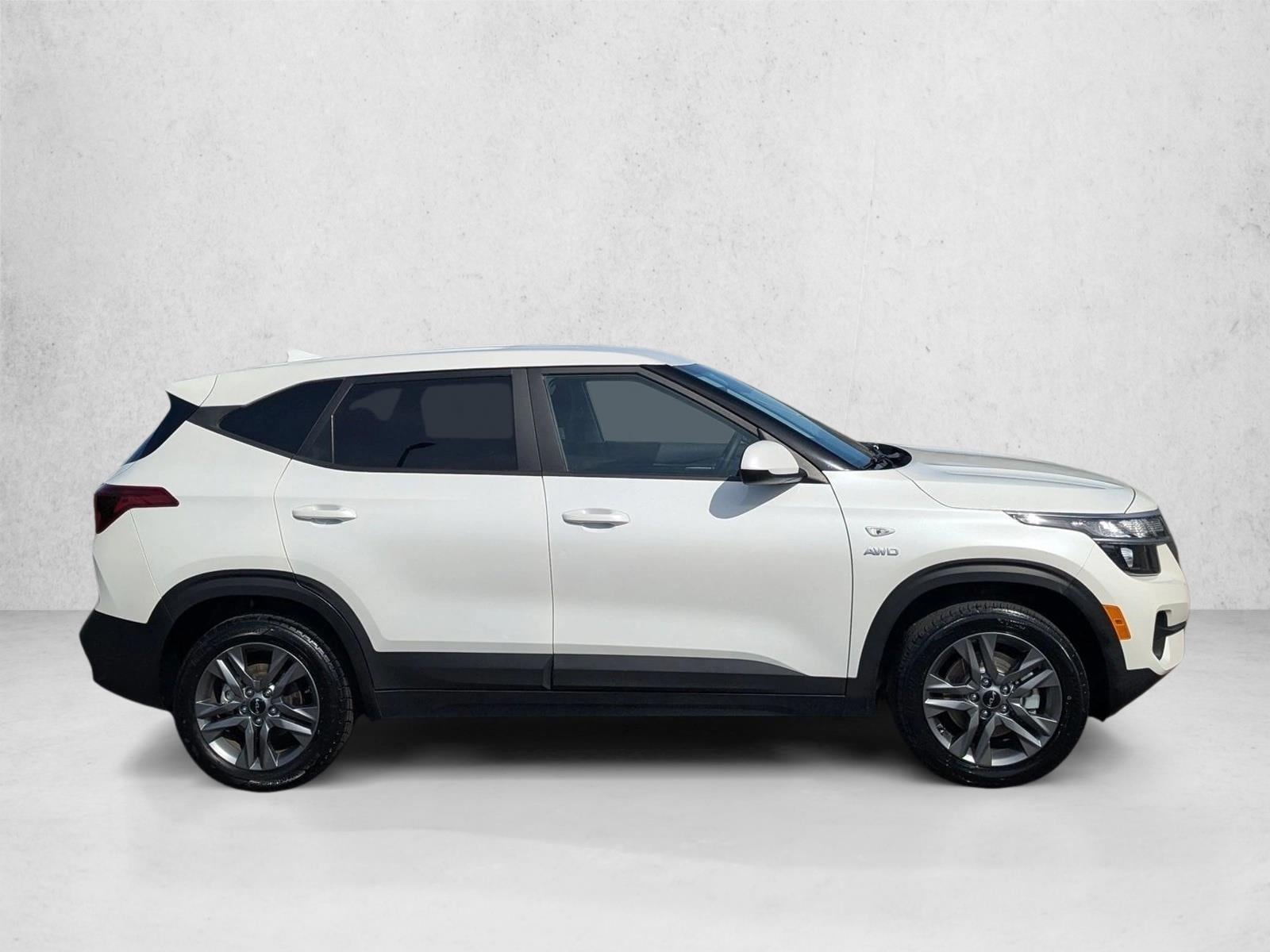 2022 Kia Seltos LX photo 4