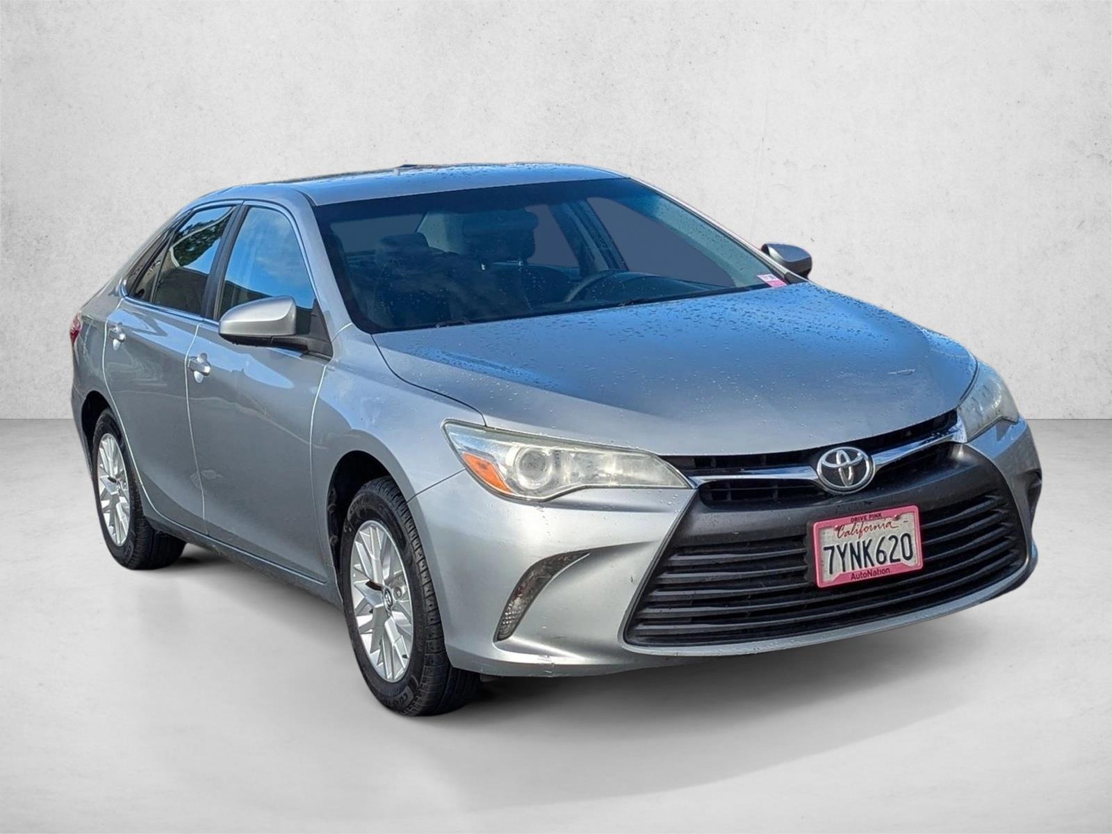 2016 Toyota Camry LE photo 3