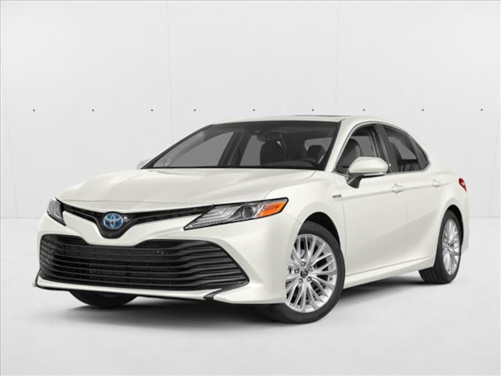 Used 2020 Toyota Camry Hybrid SE Sedan