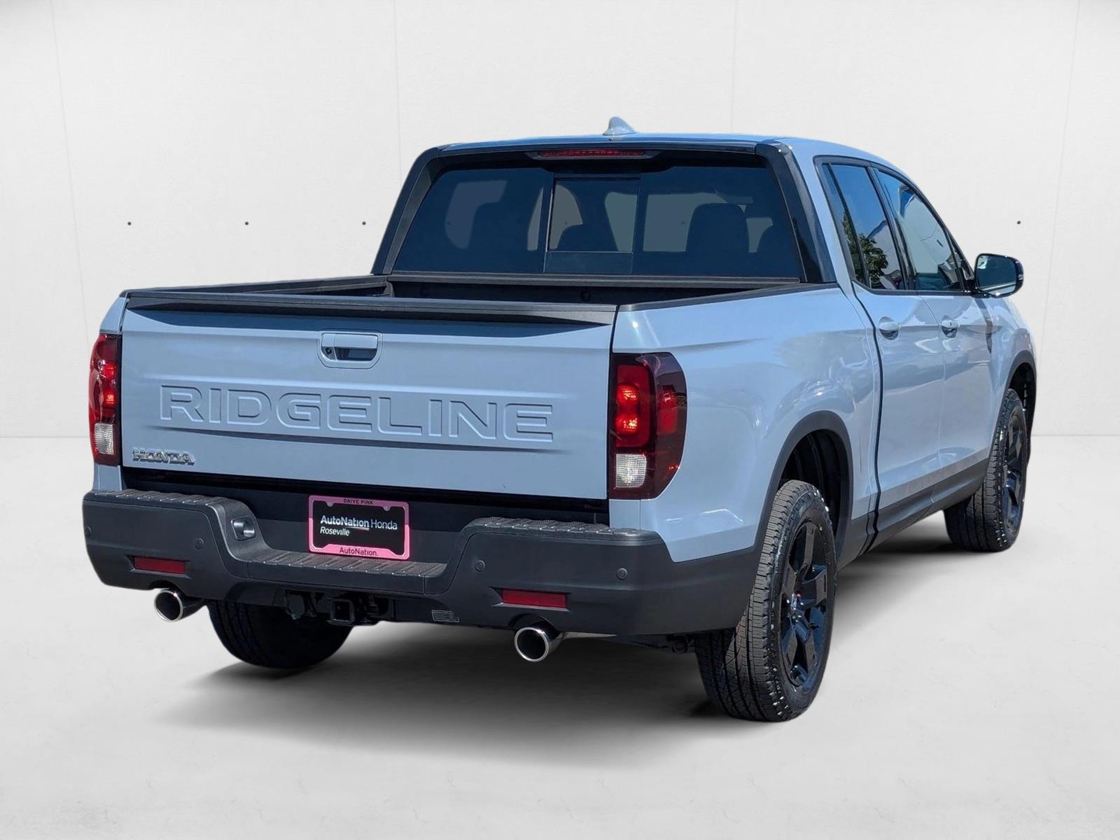 2025 Honda Ridgeline Black Edition photo 2