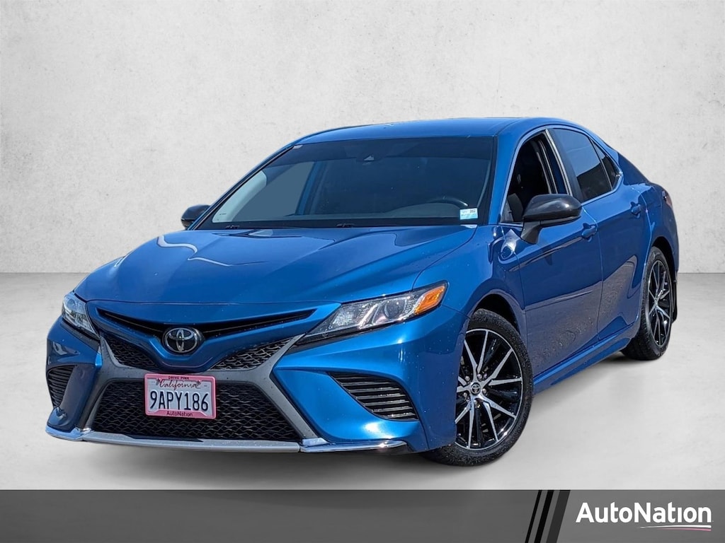 Used 2020 Toyota Camry SE Sedan