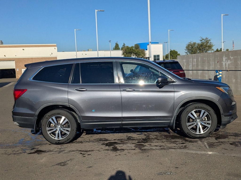 Used 2016 Honda Pilot EX-L w/Navigation FWD SUV