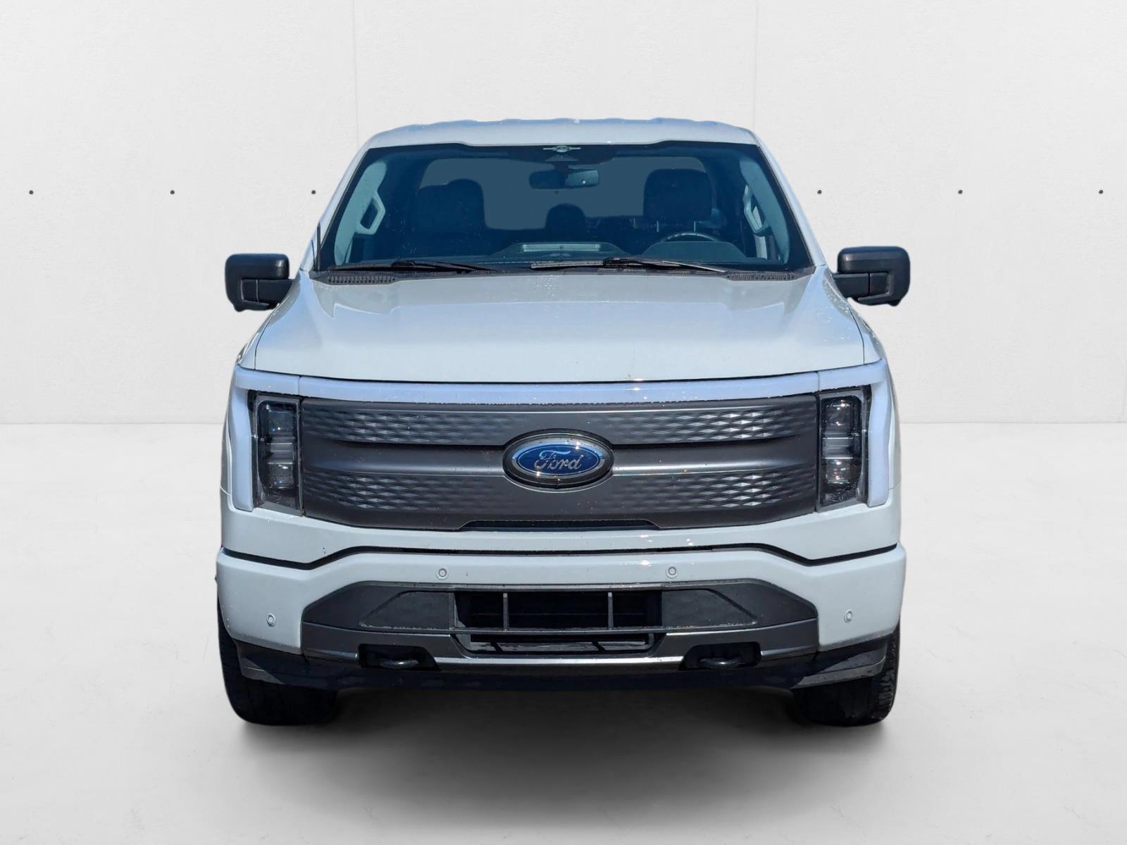 2023 Ford F-150 Lightning XLT photo 2