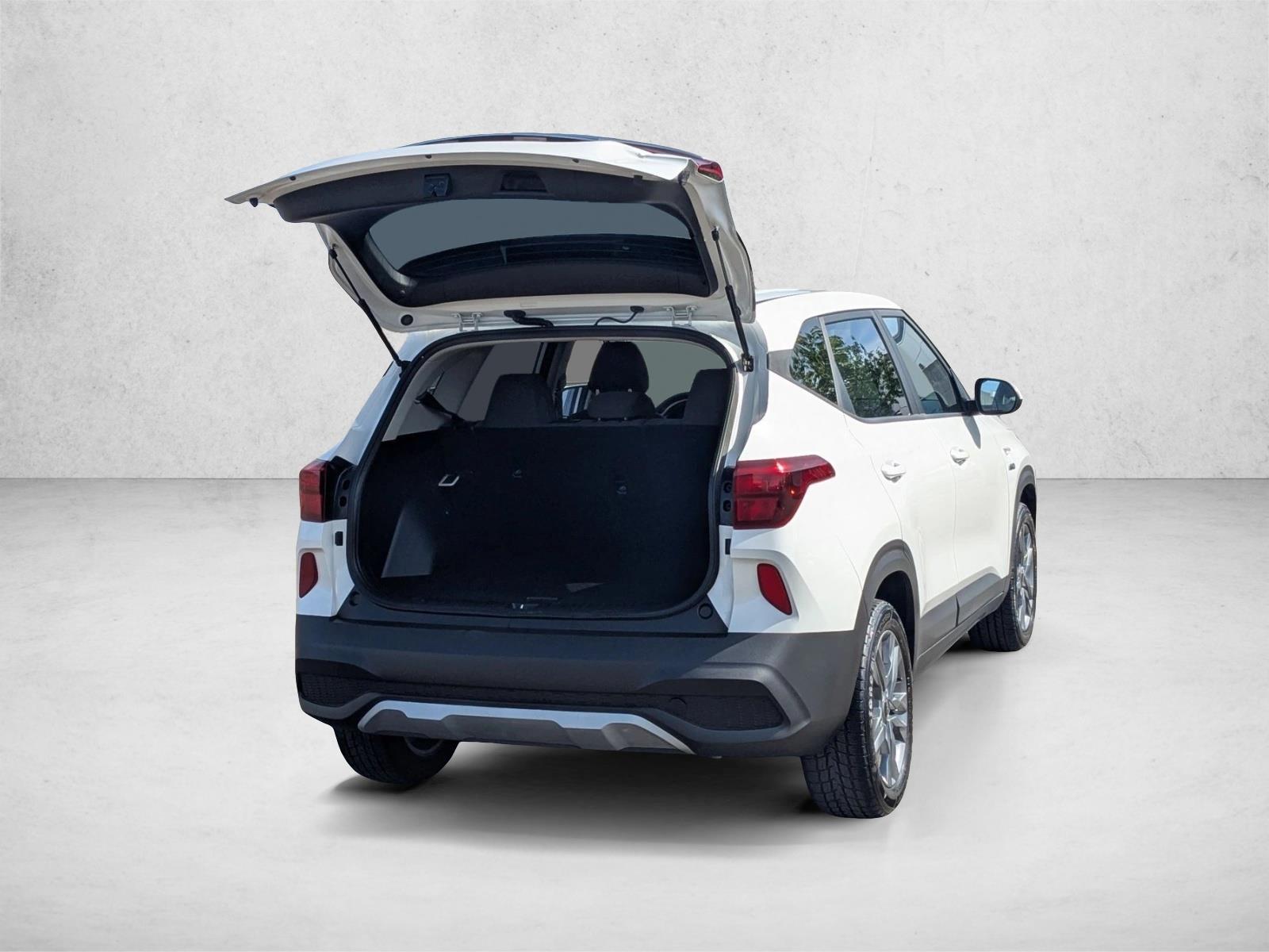 2022 Kia Seltos LX photo 5