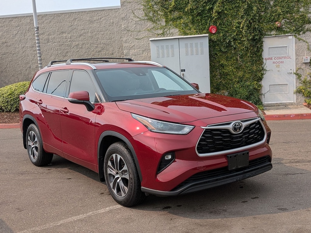 Used 2021 Toyota Highlander XLE SUV