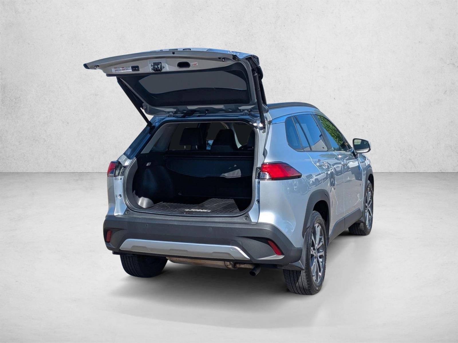 2023 Toyota Corolla Cross XLE photo 4