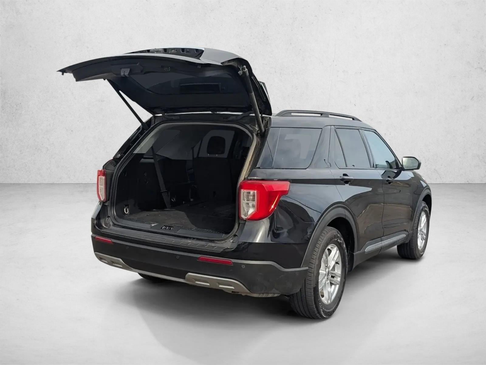 2023 Ford Explorer XLT photo 6