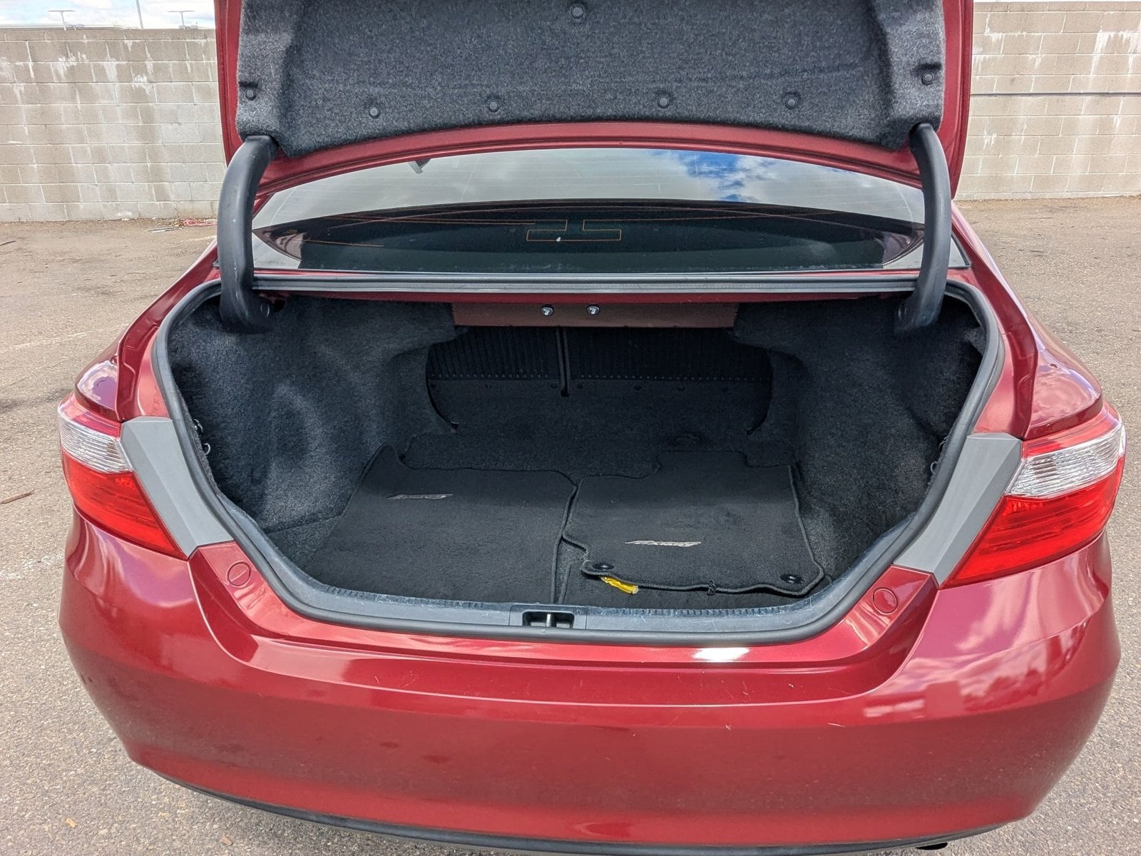 2015 Toyota Camry LE photo 6