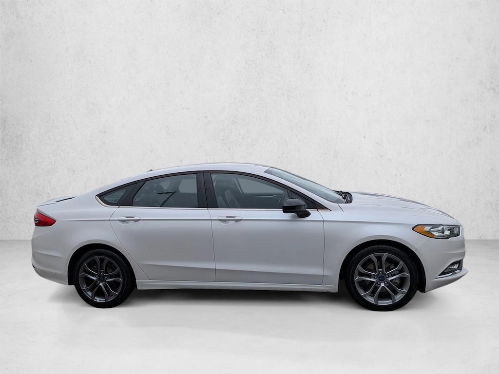 Used 2017 Ford Fusion SE Sedan